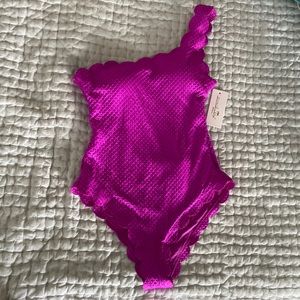One arm scalloped swimsuit